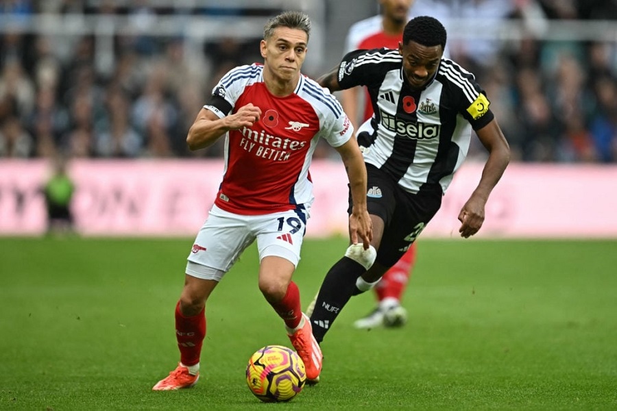 Leandro Trossard chơi thất vọng trước Newcastle.