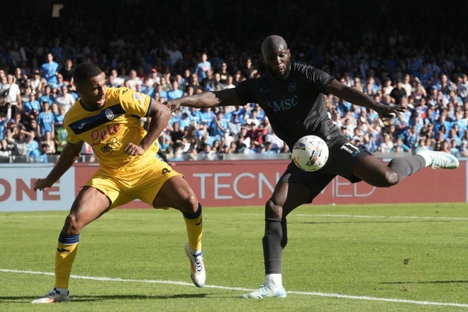 Lukaku tịt ngòi trong ngày Napoli thảm bại.