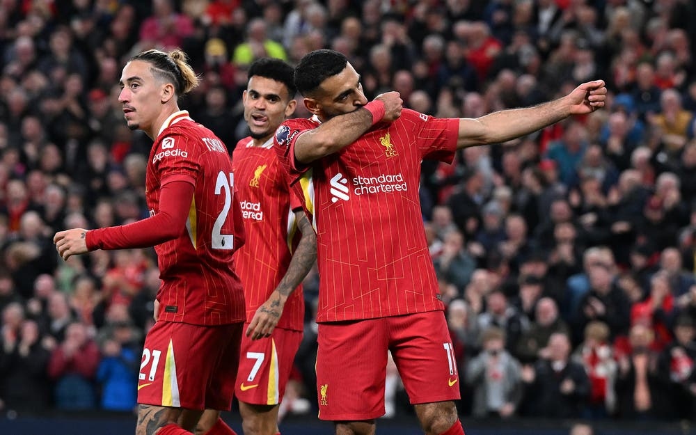 Ngược dòng trước Brighton, Liverpool chiếm ngôi đầu Premier League