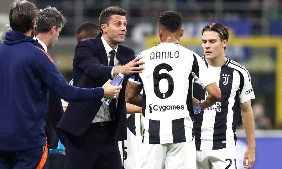 Motta bị chỉ trích vì xoay tua đội hình Juventus