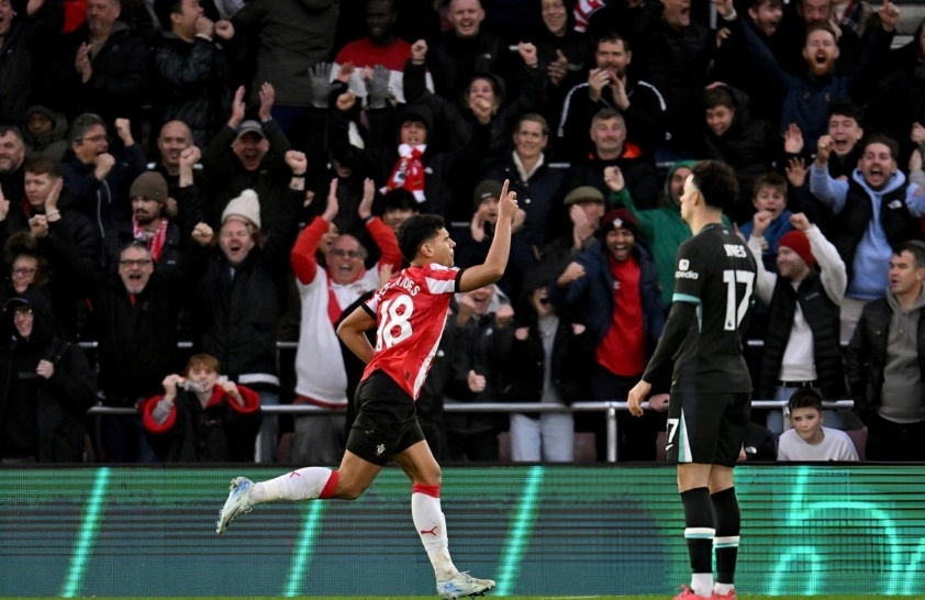 Southampton bất ngờ vượt lên dẫn trước