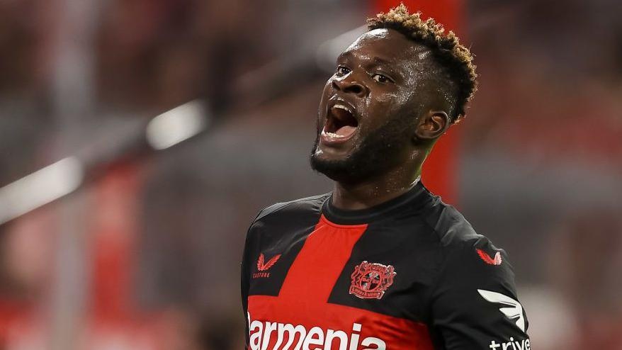 Bayer Leverkusen nhận tin choáng váng về Victor Boniface