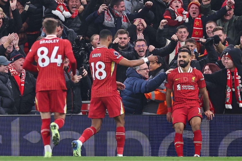 Salah ấn định chiến thắng 2-0 cho Liverpool.