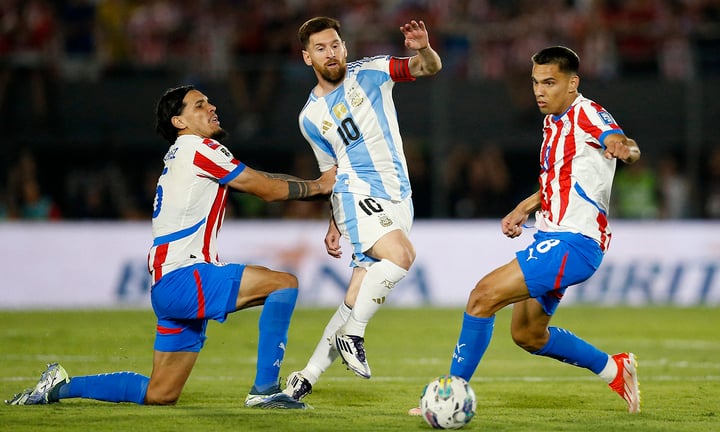 Messi giận dỗi, từ chối phát biểu sau trận thua Paraguay