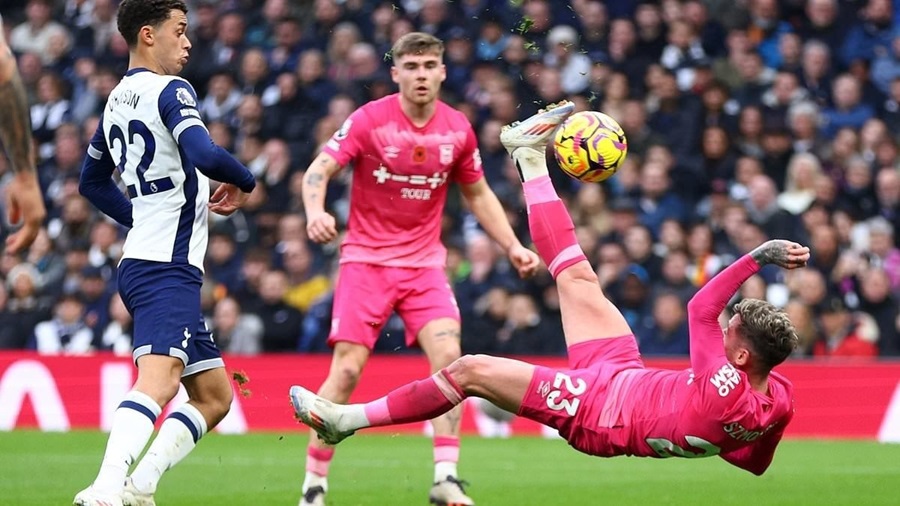 Tottenham thất bại khó tin trên sân nhà trước Ipswich Town