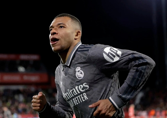 Mbappe cũng đóng góp 1 bàn vào chiến thắng của Real Madrid