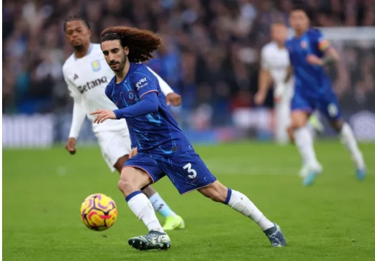 Marc Cucurella đang chơi tốt trong màu áo Chelsea.