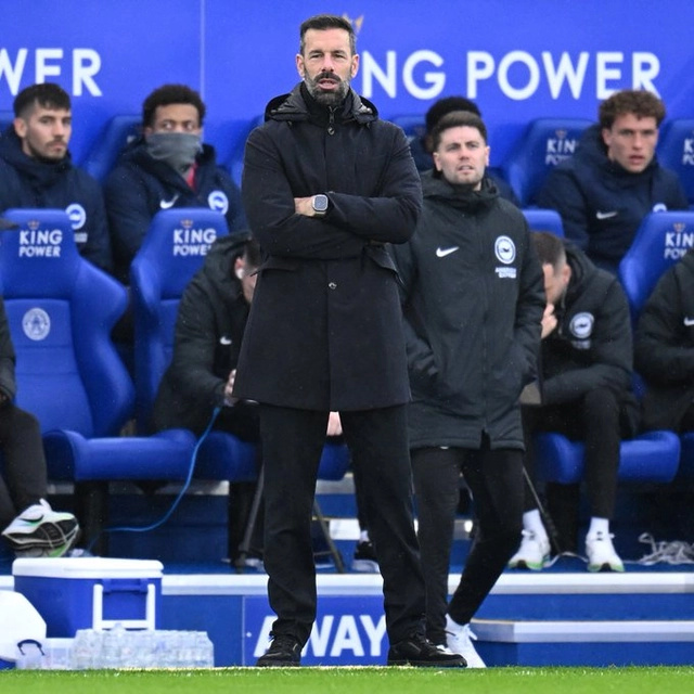 Ruud van Nistelrooy chưa thua trận nào trên cương vị HLV ở Premier League